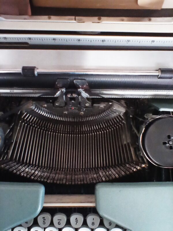 Smith Corona Classic 12 Typewriter - Image 4