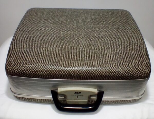 Smith Corona Sterling Typewriter in Seafoam Green - Image 12