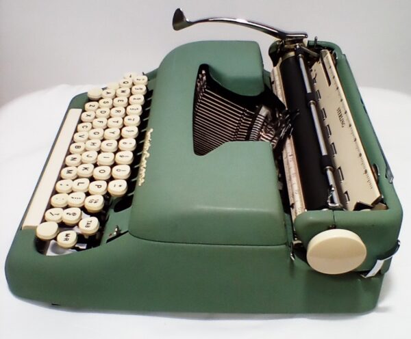 Smith Corona Sterling Typewriter in Seafoam Green - Image 6