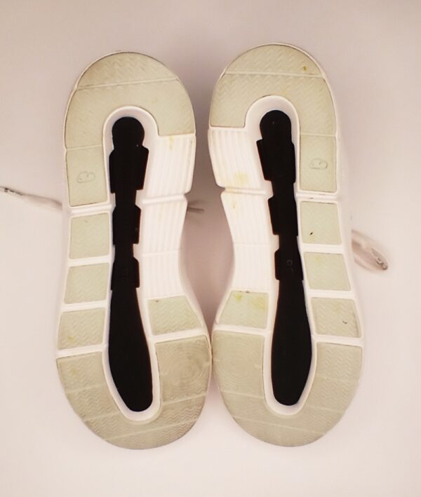 On Cloud Roger Advantage Women's Tennis Shoe Size 9.5 - Image 8