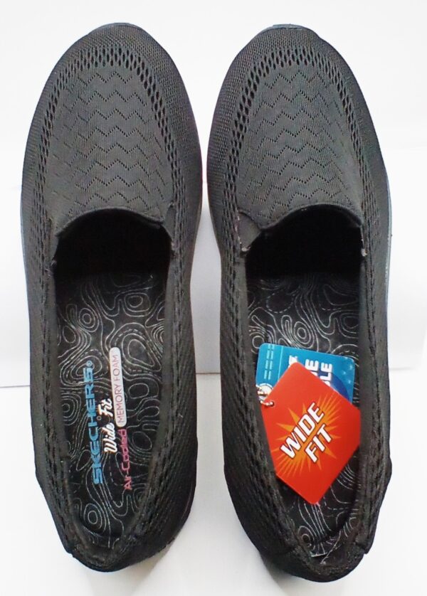 Skechers Wide Fit Slip-Ins with Air-Cooled Memory Foam Ladies Size 11 SN 49244W