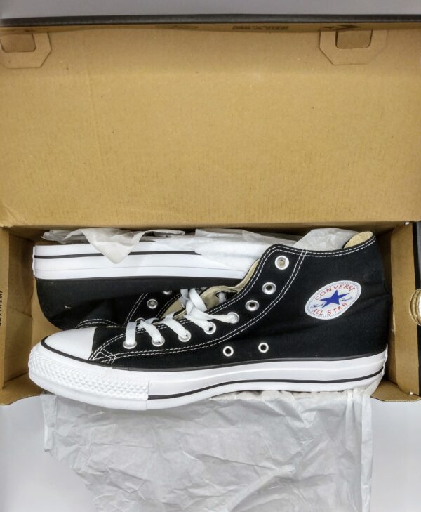 NIB Converse Chuck Taylor All Star Hi-Tops M9160 Unisex Men's size 11.5 Women's size 13.5